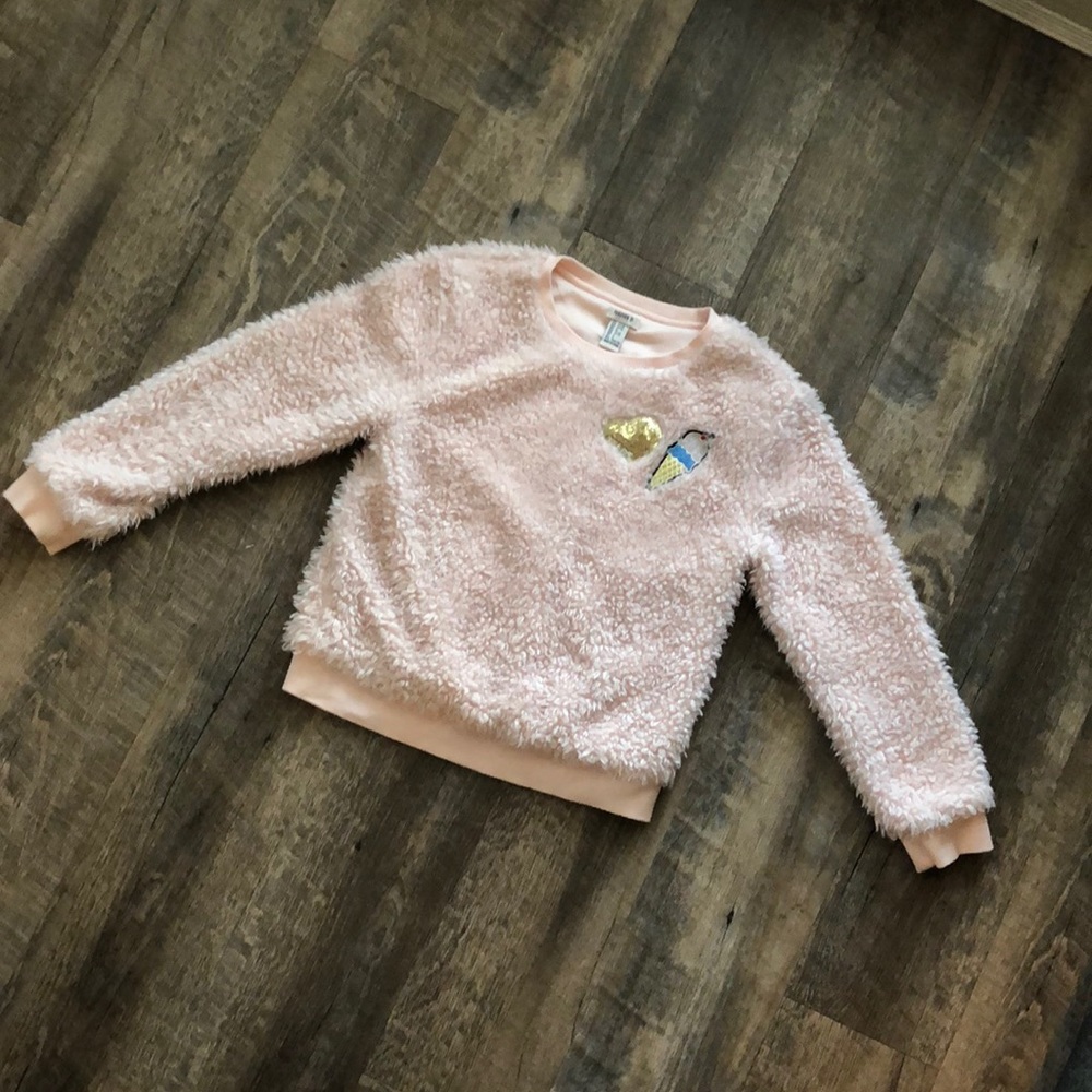 Light pink sweater with ice cream and gold heart